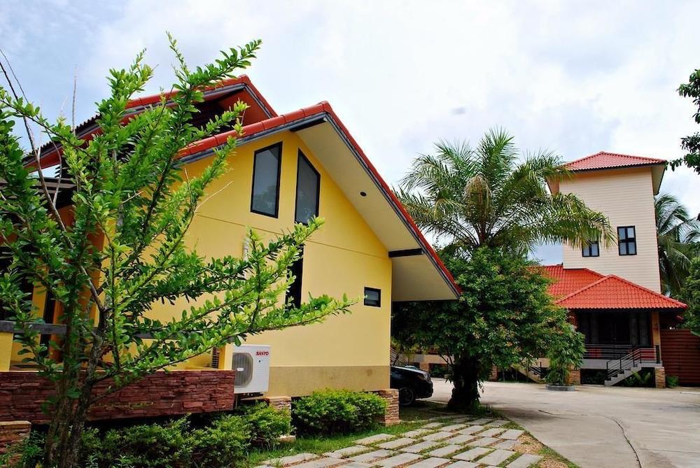 Tanisa Resort Chumphon Exterior photo