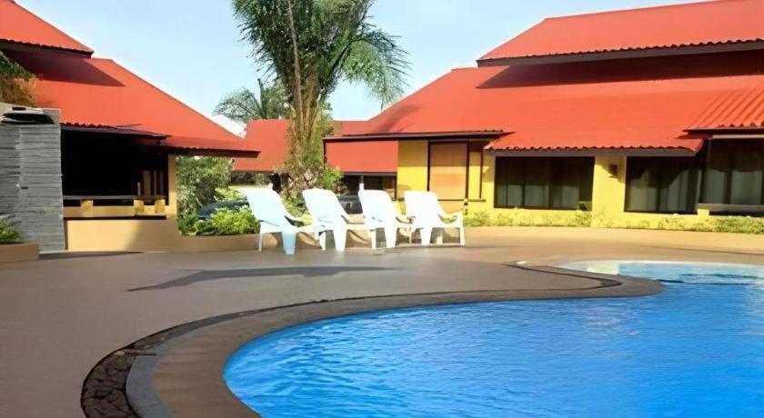 Tanisa Resort Chumphon Exterior photo