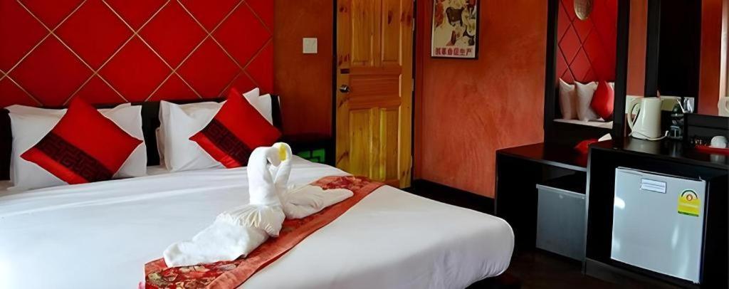 Tanisa Resort Chumphon Exterior photo